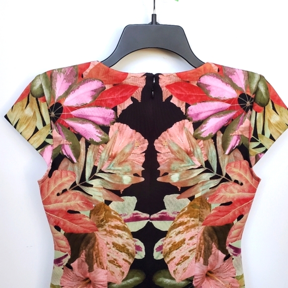 LONDON Times Sheath Dress Figure Flattering Large Floral print Size 6P -… - Picture 7 of 16